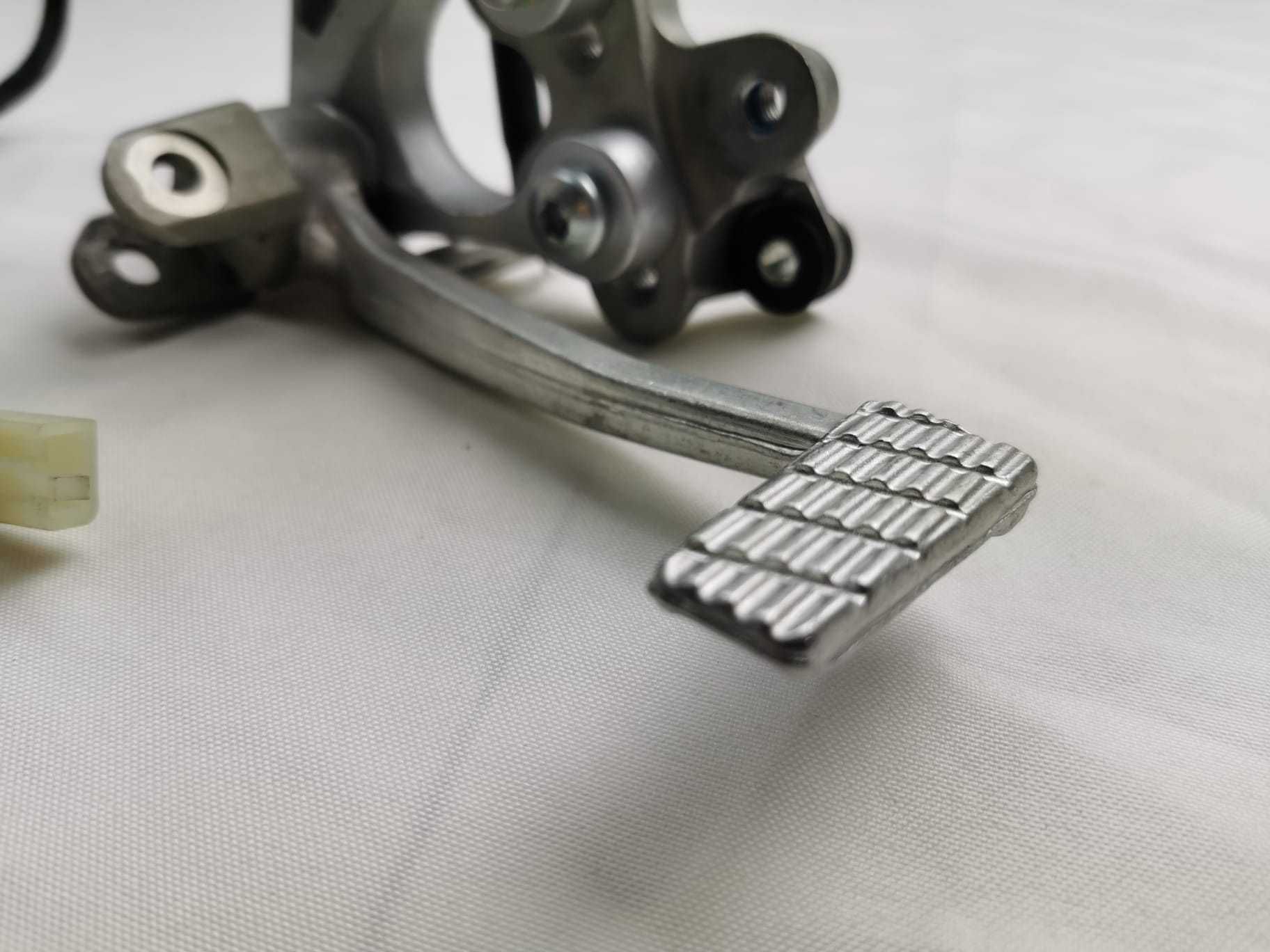 Set podnóżek dźwignia hamulca Suzuki GSXR 1000 jak NOWA