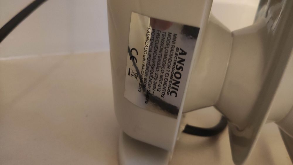 Mini aquecedor a óleo 800W