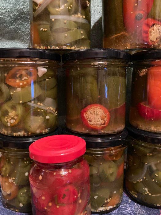 Смачні готові страви, тушенка, консервація, сок, заправки для супів.