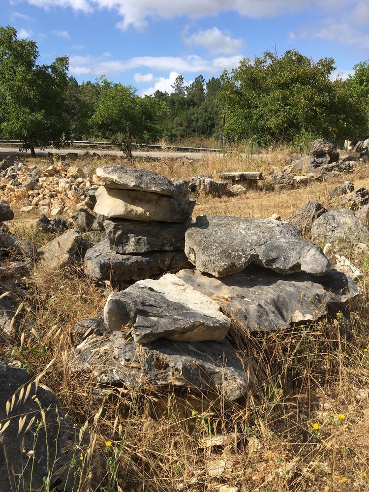 Pedras rusticas e cantarias