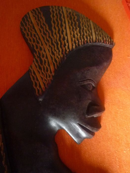 Figuras Africanas trabalhadas em Madeira de Angola