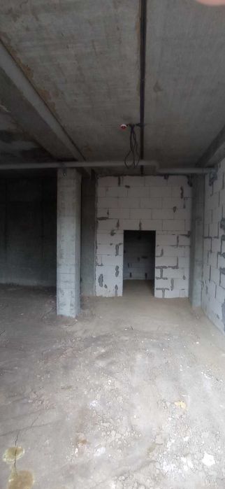 жк Аквамарин .Фасад  площадь  помещения 52 м2. потолки 4 метра. 15 квт