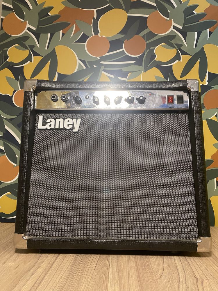Комбопідсилювач Laney LC15 лампа