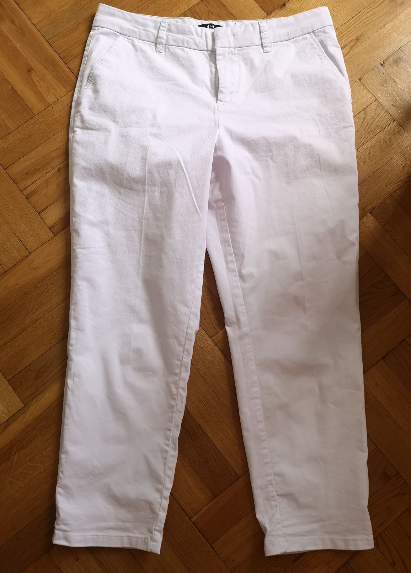 Białe chinosy bawełniane 40 L C&A