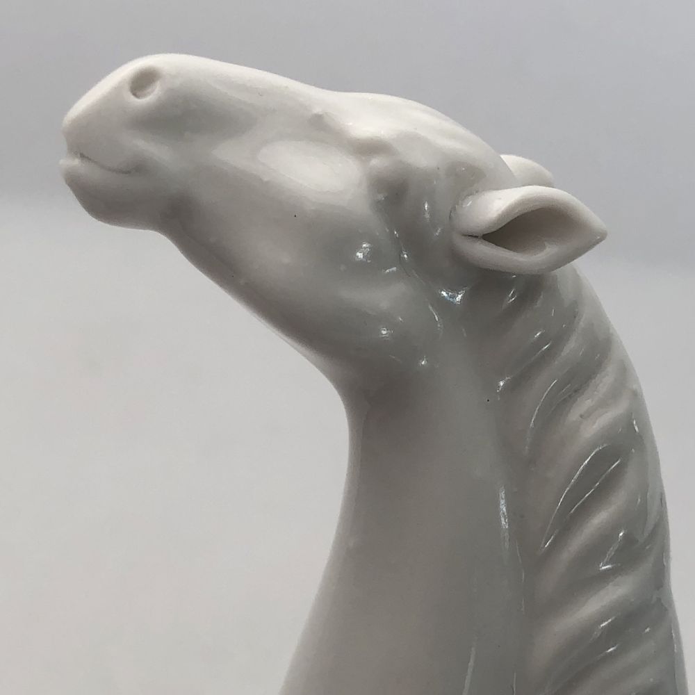 Подарунок фарфор статуетка кінь вінтаж