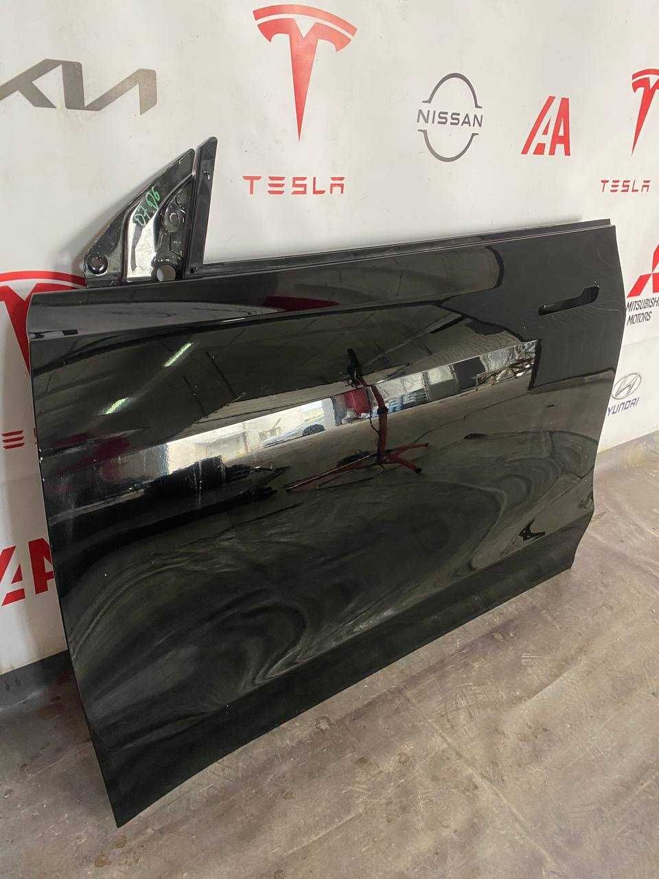 Двері передні ліві Tesla Model Y 2020-2025 1493537-00-D