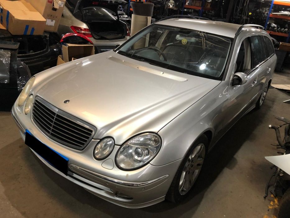 Mercedes (W211) E320 CDI Station de 2003 para peças