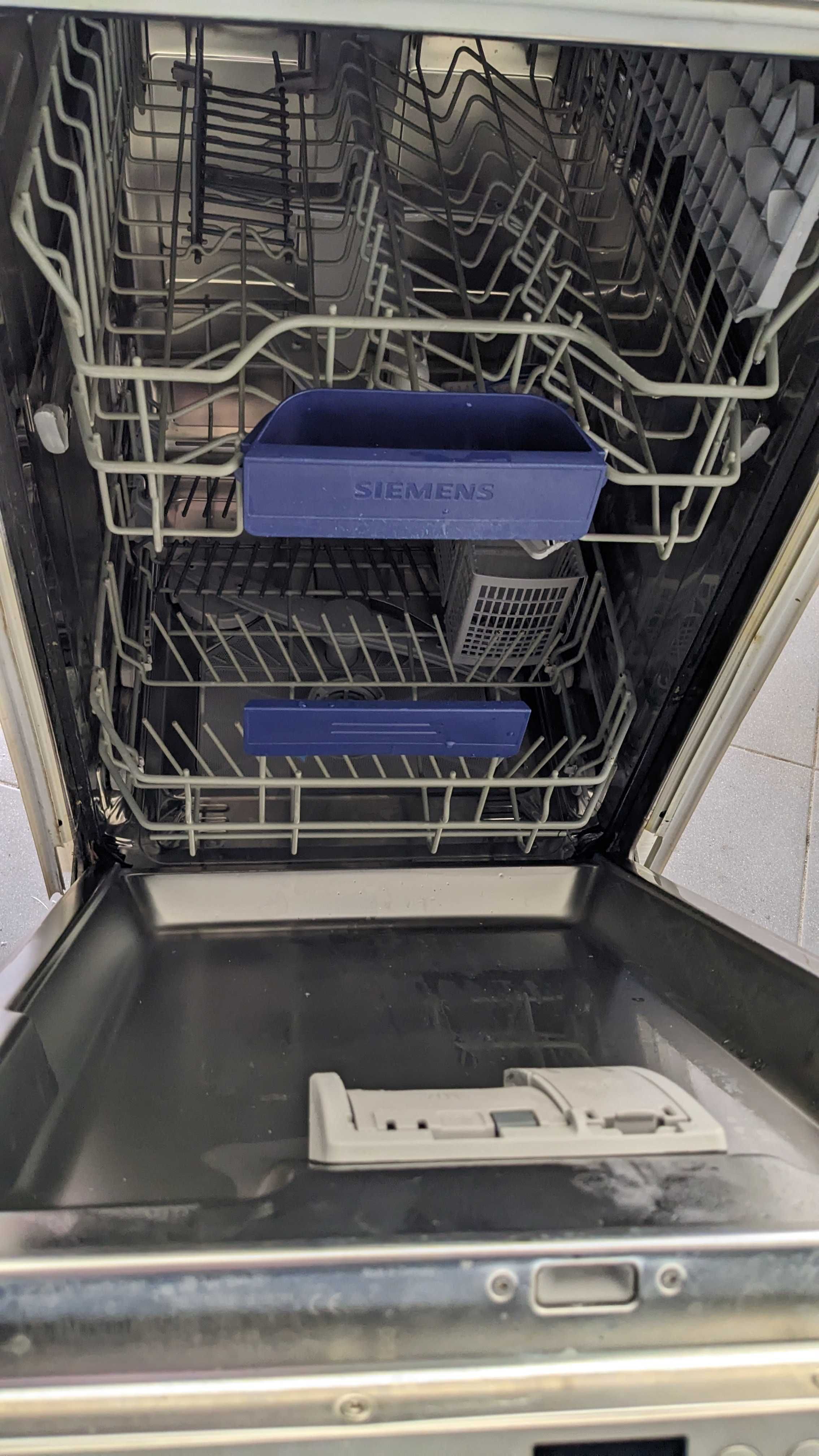 Якісна посудомийна машина Siemens SR64M030EU