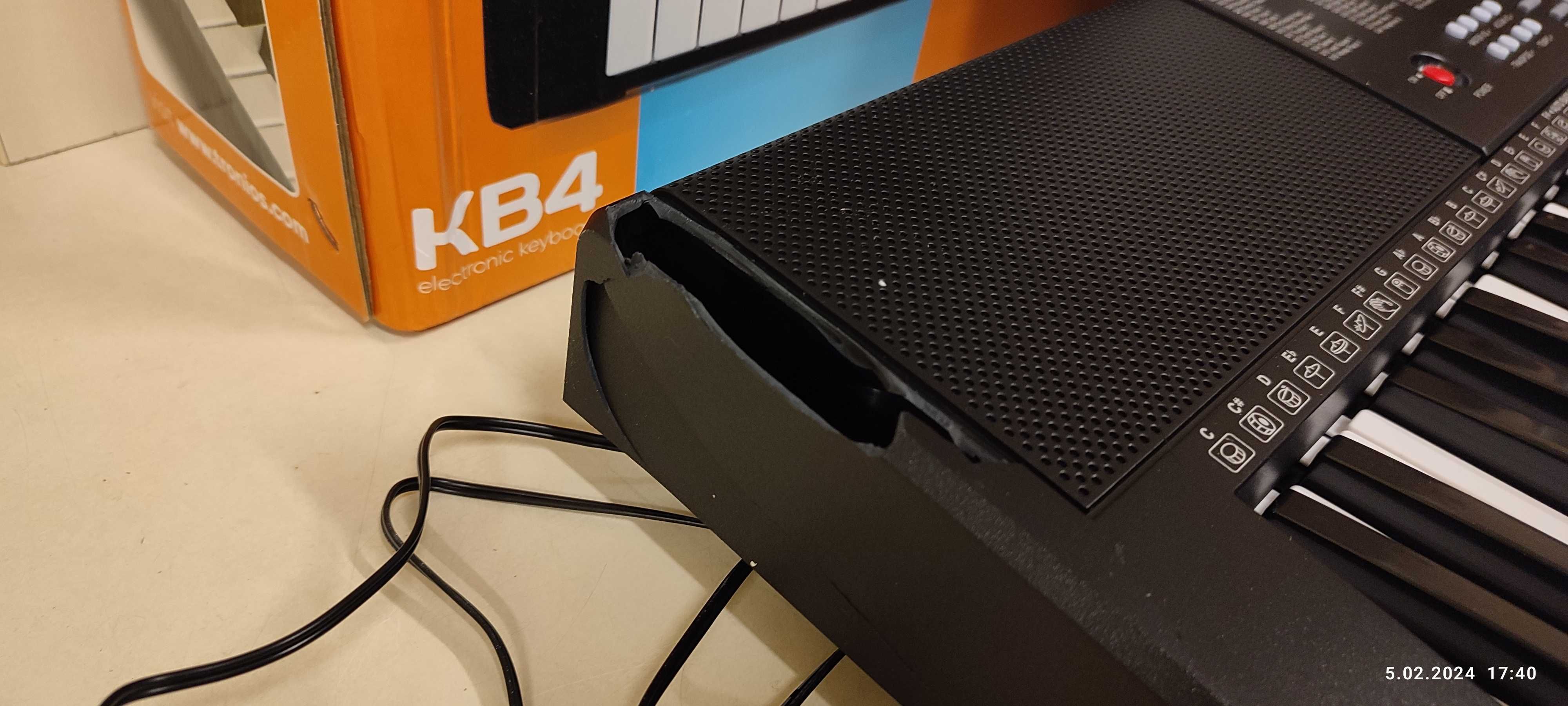 Keyboard KB4 Max 61 klawiszy+statyw stołek słuchawki. Małe uszkodzenie
