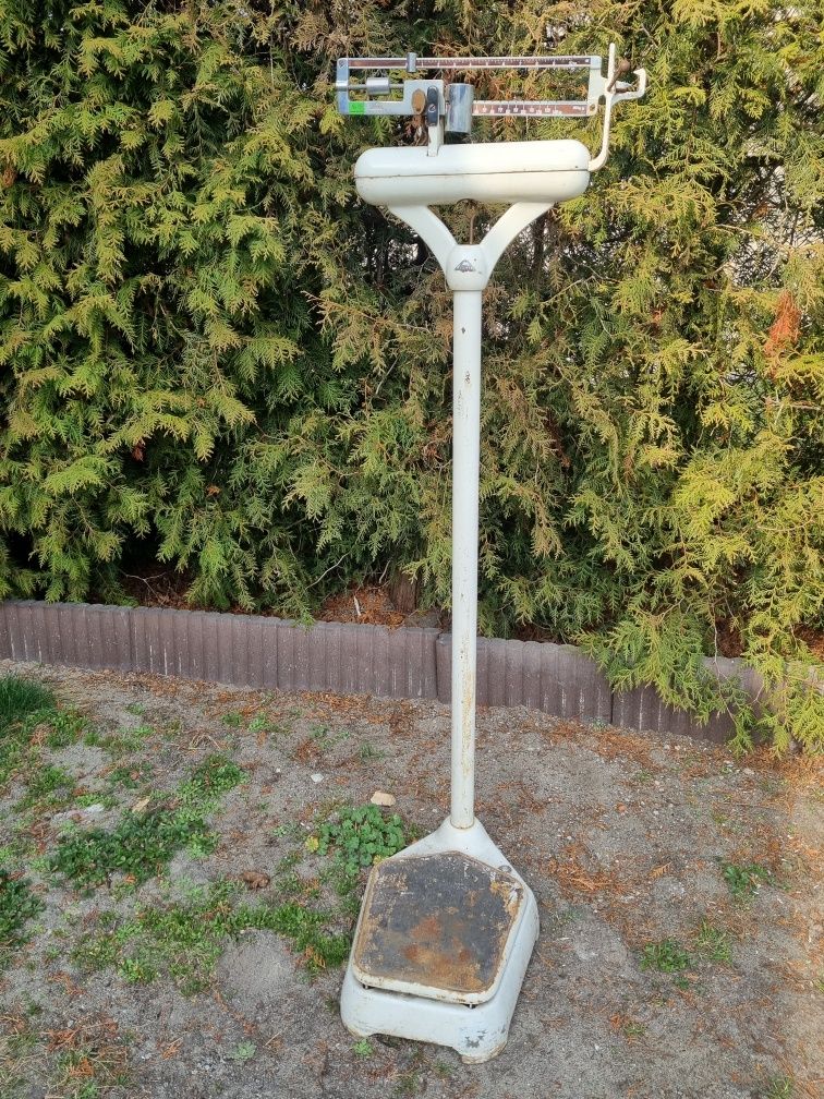 Waga lekarska z lat 80.
