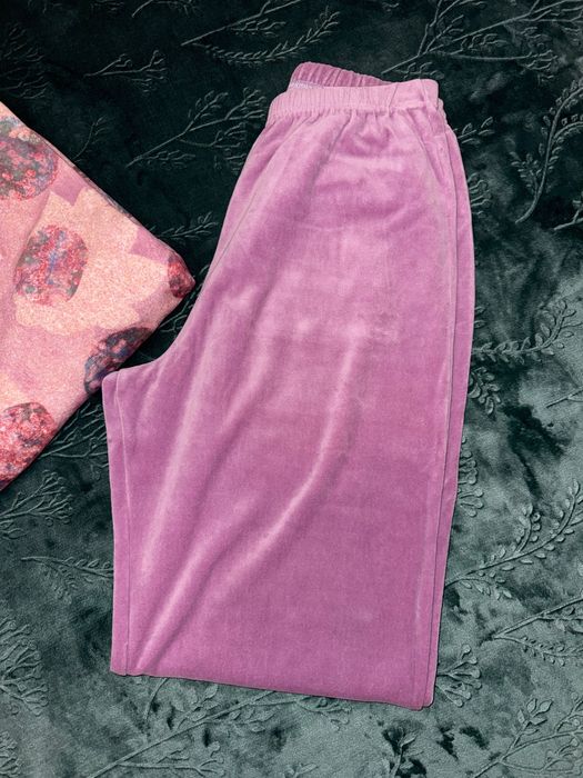 Pijama Lilás com padrão
Pijama Lilás com padrão