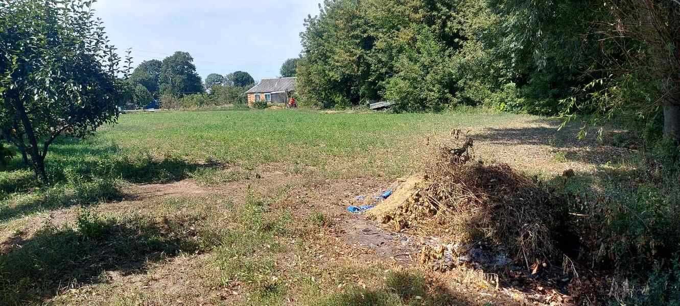 Продається земельна ділянка біля річки