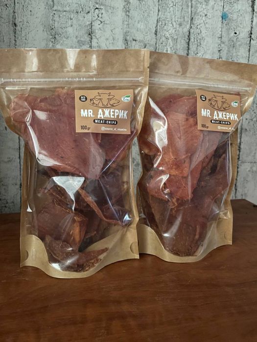М'ясні джерки. Курячі чіпси. В’ялене м’ясо Снеки. Кабаноси