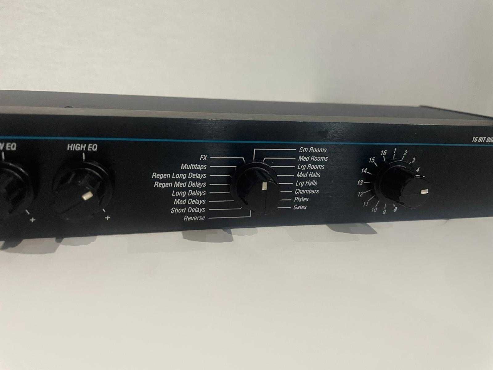 Processador de efeitos Alesis MIDIVERB III, pouco uso.