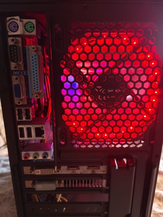 Komputer Intel Core i5 3.10GHz 16GB RAM GeForce GTX 750 Ti  Monitor 24