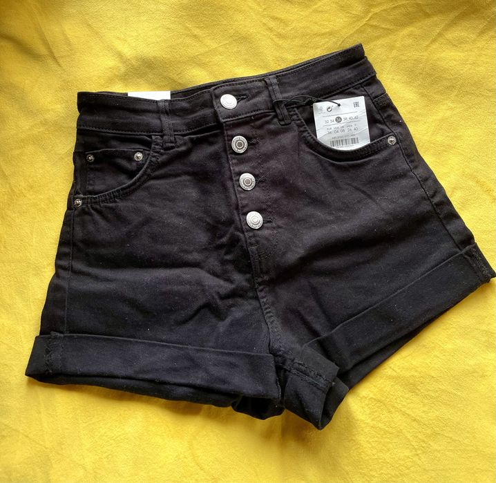 Шорти Bershka. Висока посадка