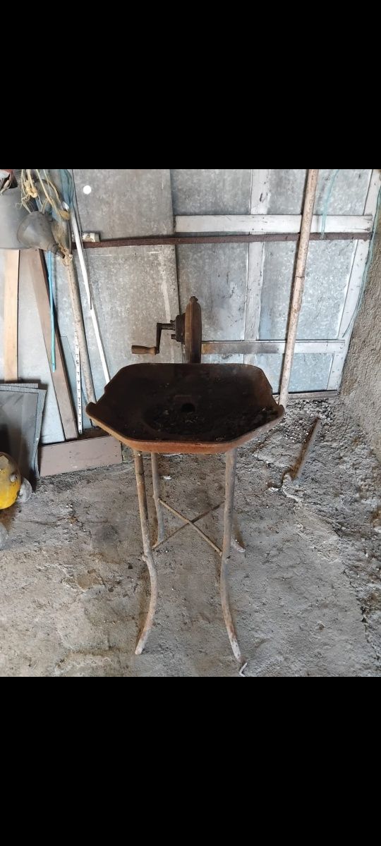 Vende-se Bigorna e Forja