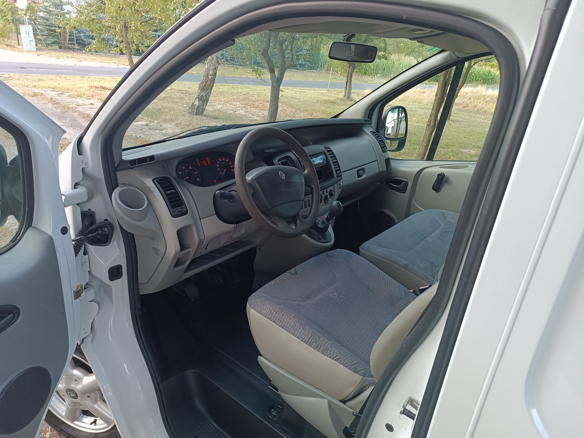 Renault Trafic 1.9 dCi 2006 tylko 141 tyś, Klima, Hak, Alufelgi, Bagaż