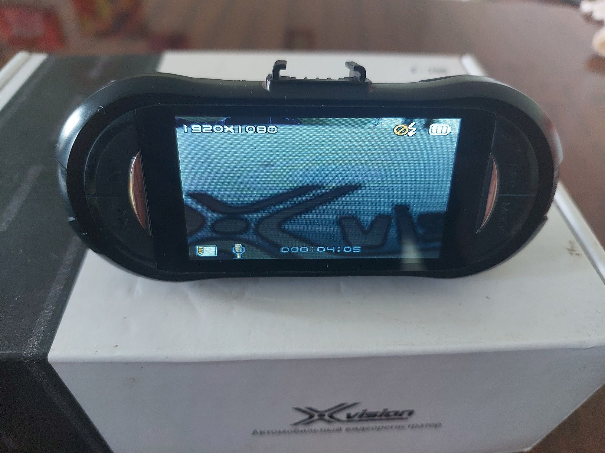 Видеорегистратор X-vision F-700
