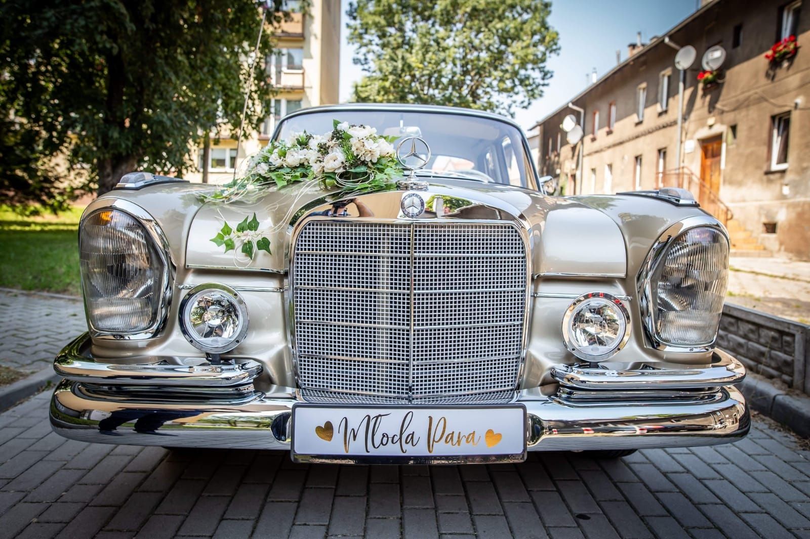 Zabytkowy Mercedes W111 auto do ślubu samochód do ślubu retro zabytek