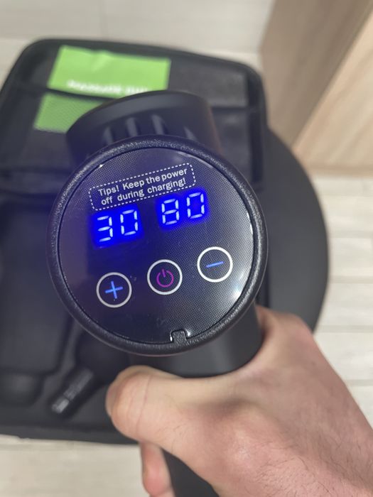 Масажний пістолет