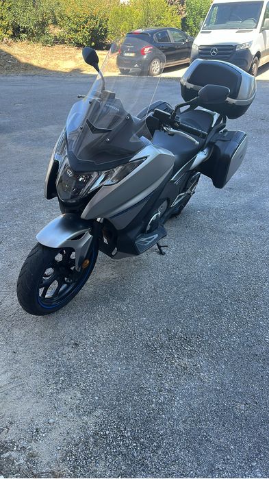 Honda Integra 750S