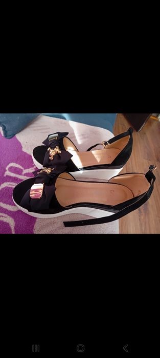 Buty na koturnie