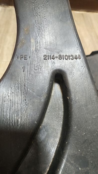 Уплотнитель на заднее стекло ВАЗ 2115 Кожух воздуховода..