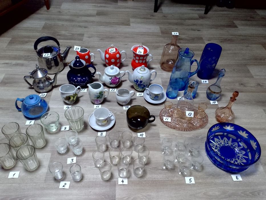 Сервизы, стаканы, блюдца