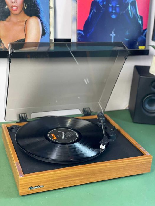 Програвач вінілу, виниловый проигрыватель Electrohome