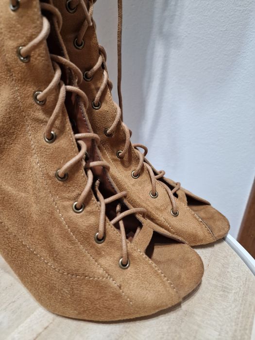 Sznurowane kozaki za kolano open toe /odkryte palce Nly r.39