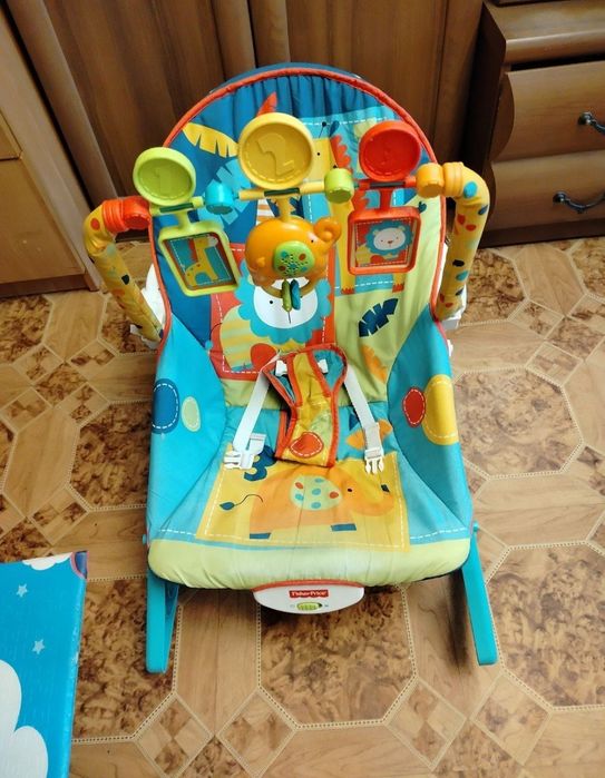 Детское кресло качалка Fisher price