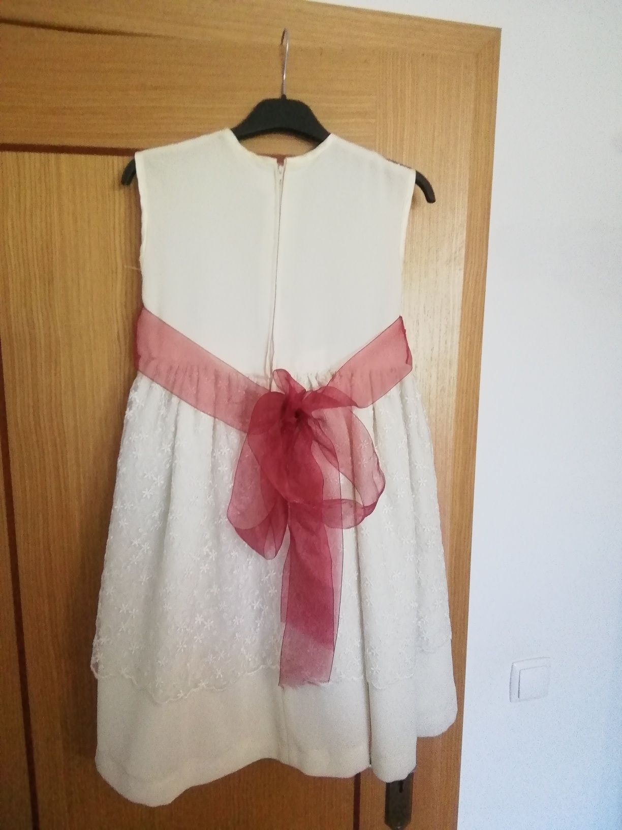 Vestidos de cerimónia para meninas.