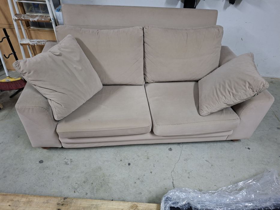 Vende-se 2 sofas - 2 lugares