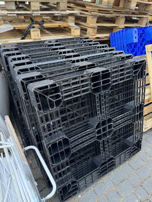 Palety plastikowe 110/110
