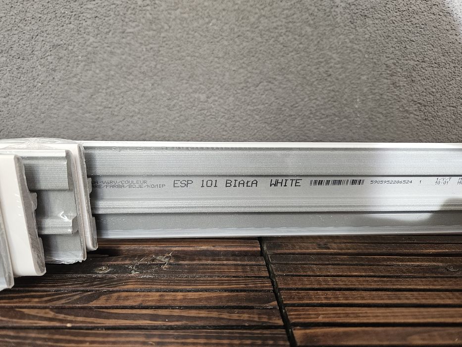 Listwy przypodłogowe VOX Espumo 101 – nowe, w folii, 10 sztuk!