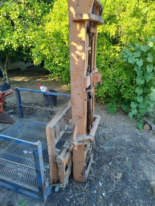 Empilhador para Trator com caixa