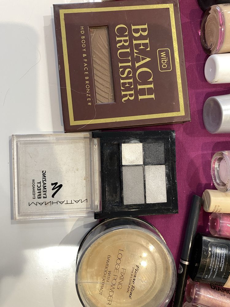 zestaw kosmetyki podklady  szminka bronzer baza tusz cienie puder
