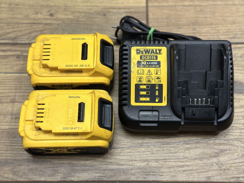 Zestaw | akumulatory DeWalt 18V 2x 5AH / ładowarka DCB115