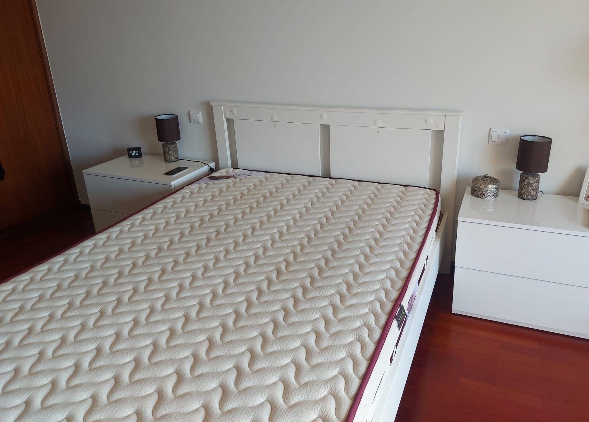 Cama de casal com colchão