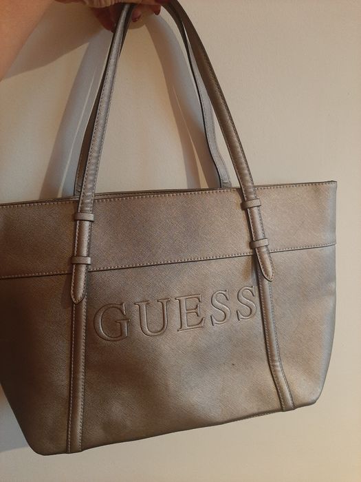 Mala de senhora em bronze. Guess