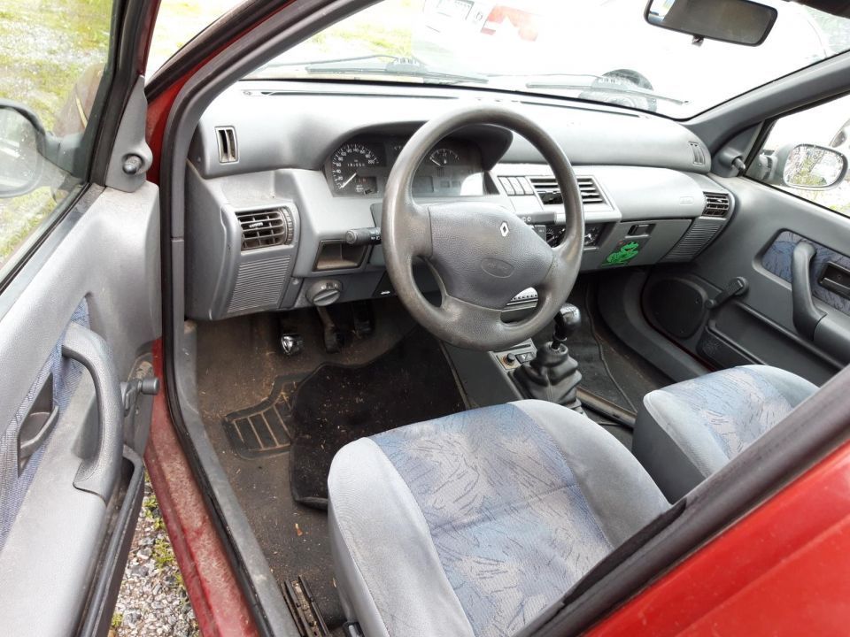 Części Renault Clio I lift 1.2 98r. 5-drzwi