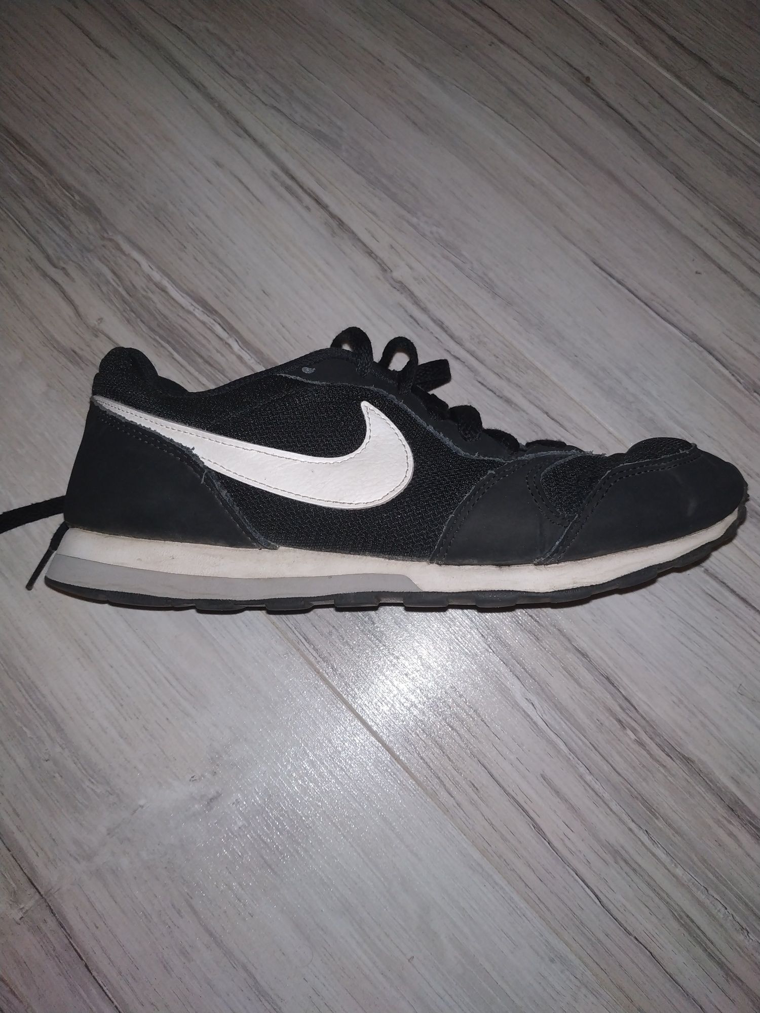 Damskie buty Nike MD RUNNER 2, r.37,5