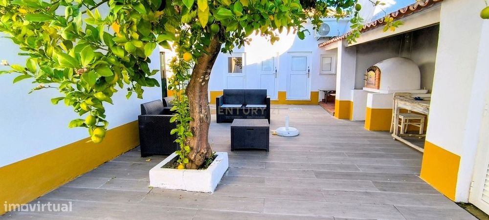 Moradia tradicional alentejana remodelada, com piscina de água salgada