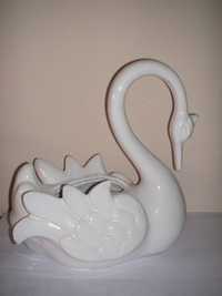 Cisne Branco em Porcelana - Pereiras