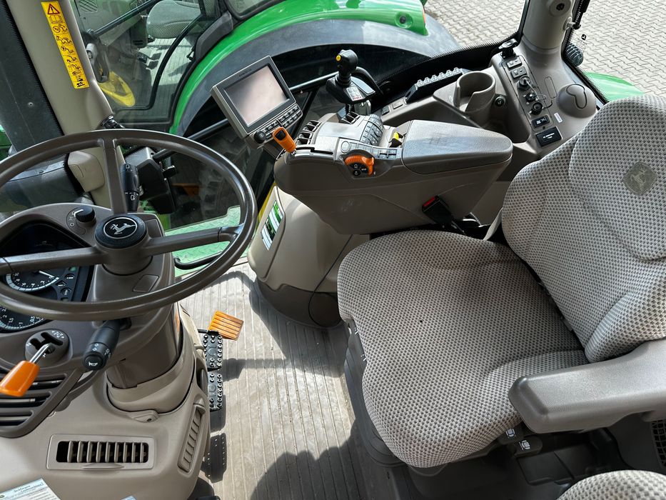 John Deere 6230R