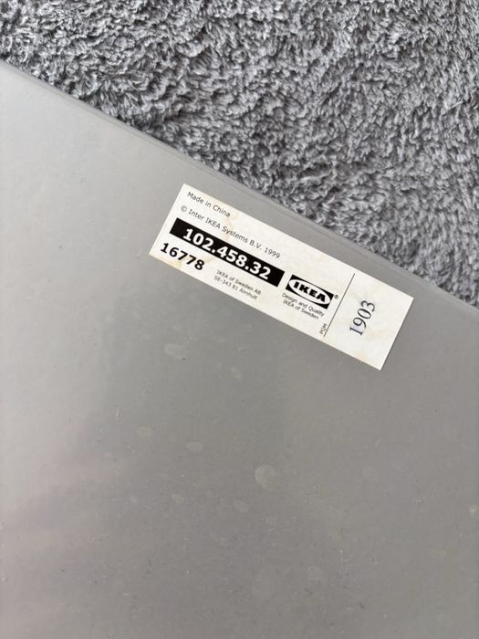 Półka na kółkach pod komputer stacjonarny ikea gudmar