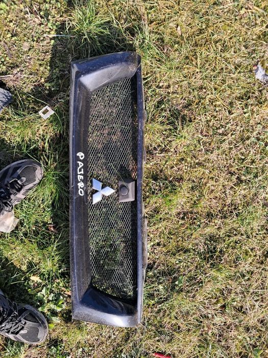 Mitsubishi Pajero Grill atrapa