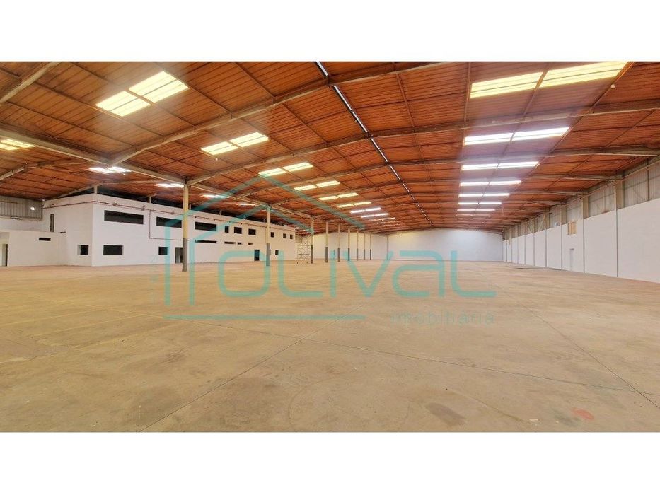 Armazém industrial em Samora Correia