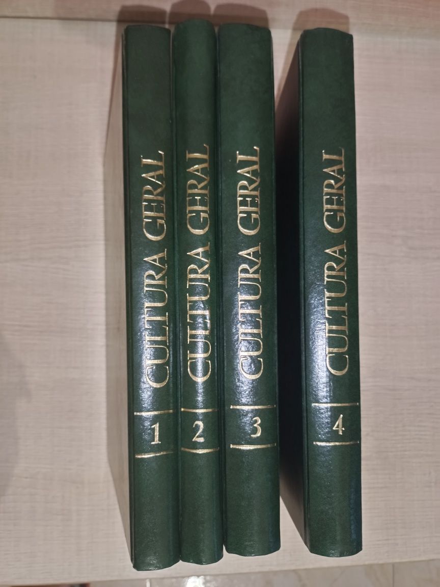 Conjunto de Coleções (54 volumes). Todos os 54 livros por 4 euros.